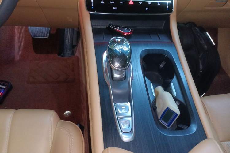Used VOYAH Dream 2024 PHEV Extended-Range Premium Edition Gear Lever