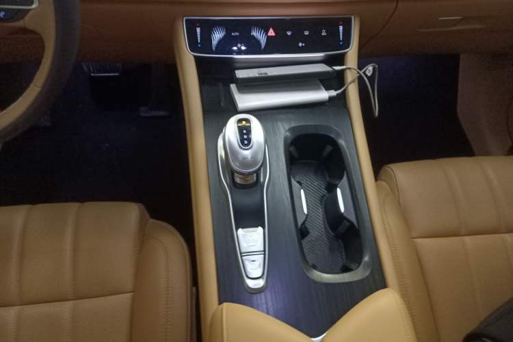 Used VOYAH Dream 2024 PHEV Extended-Range Premium Edition Gear Lever