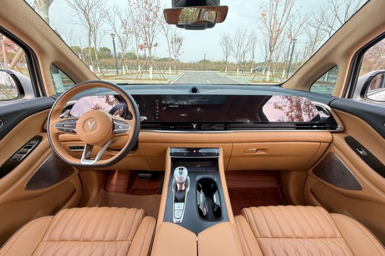 Used VOYAH Dream 2024 PHEV Ultra-Long Range Flagship Edition Interior 14