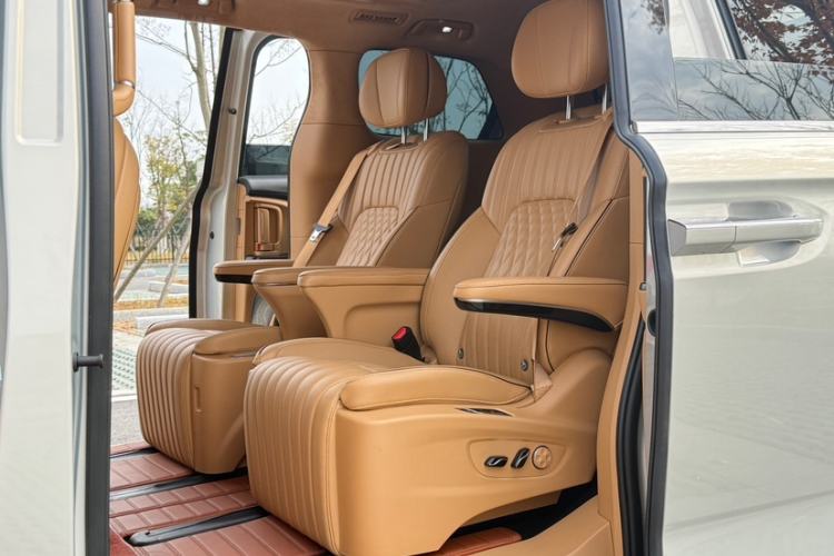 Used VOYAH Dream 2024 PHEV Ultra-Long Range Flagship Edition Interior 15