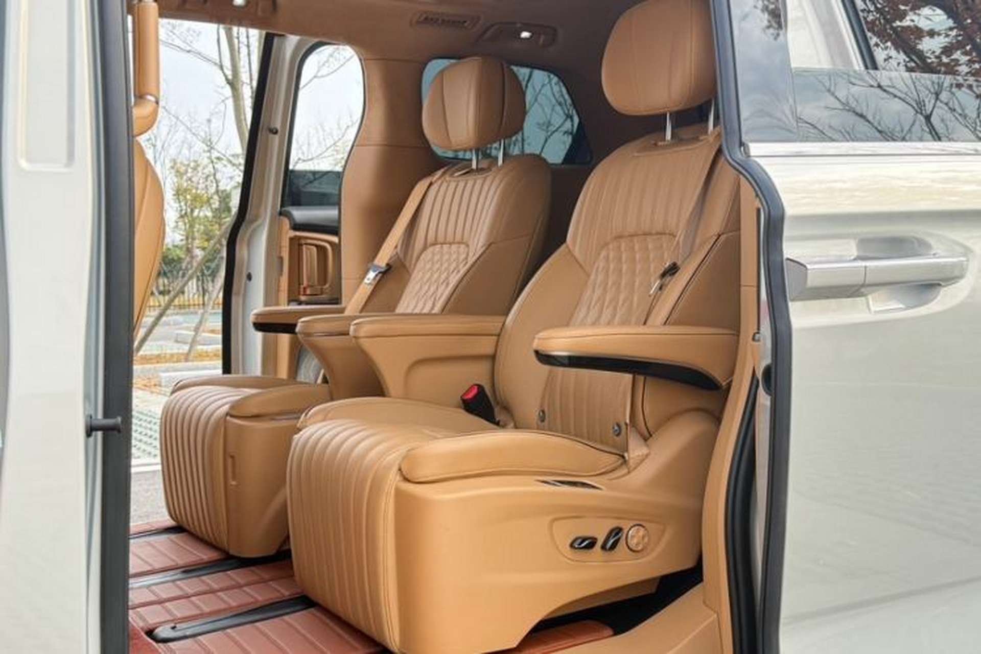 Used VOYAH Dream 2024 PHEV Ultra-Long Range Flagship Edition Interior 15