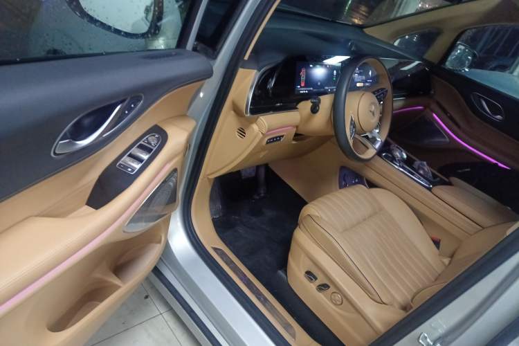 Used VOYAH Dream 2024 EV Long-Range Flagship Edition Interior 3