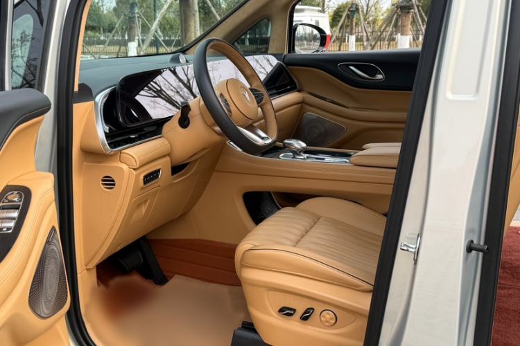 Used VOYAH Dream 2024 PHEV Ultra-Long Range Flagship Edition Interior 3