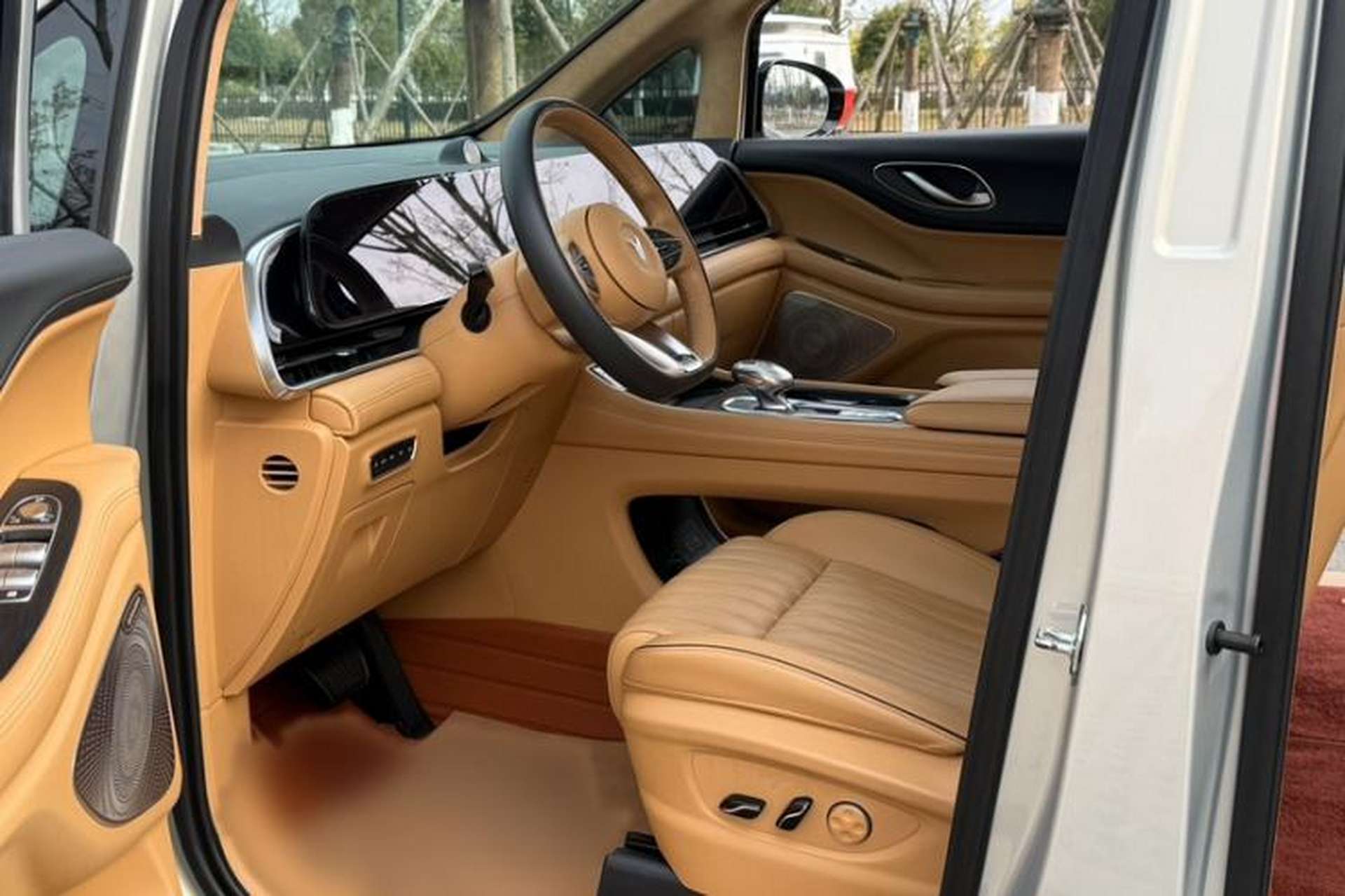 Used VOYAH Dream 2024 PHEV Ultra-Long Range Flagship Edition Interior 3