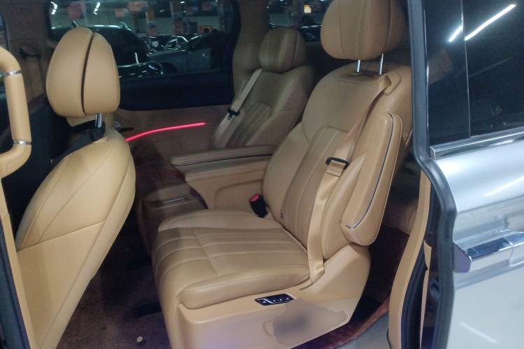 Used VOYAH Dream 2024 PHEV Extended-Range Premium Edition Interior 4
