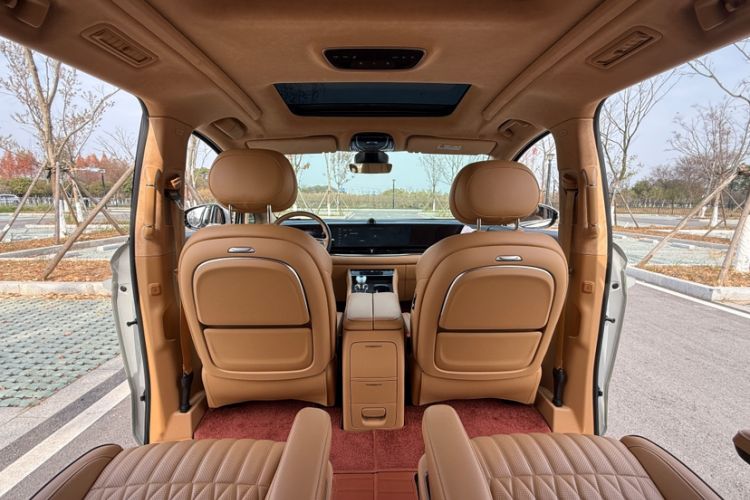 Used VOYAH Dream 2024 PHEV Ultra-Long Range Flagship Edition Interior 5