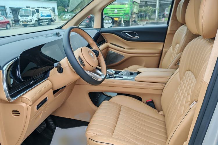Used VOYAH Dream 2024 EV Long-Range Flagship Edition Interior 6