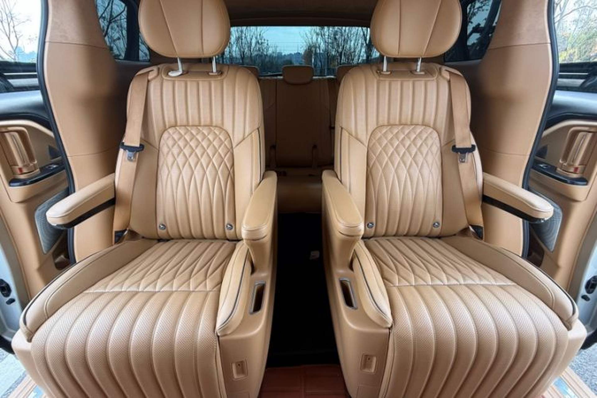 Used VOYAH Dream 2024 PHEV Ultra-Long Range Flagship Edition Interior 9