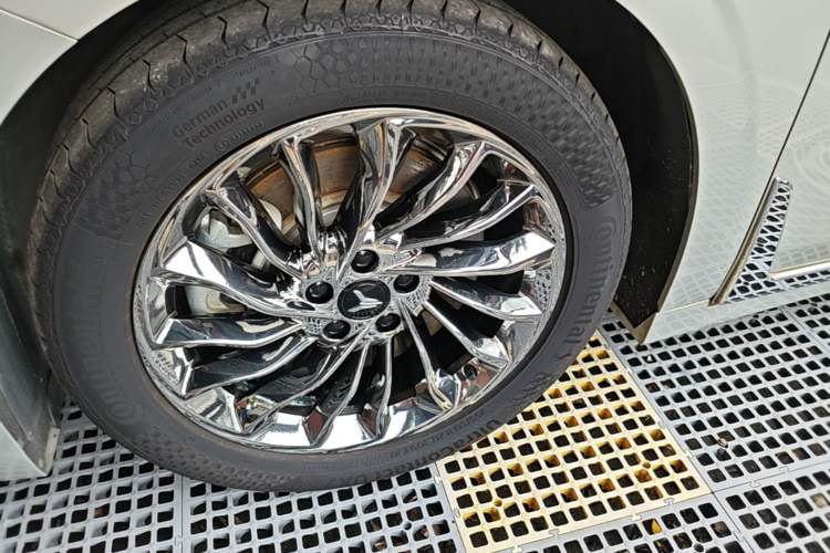 Used VOYAH Dream 2024 PHEV Ultra-Long Range Flagship Edition Left Front Wheel Hub