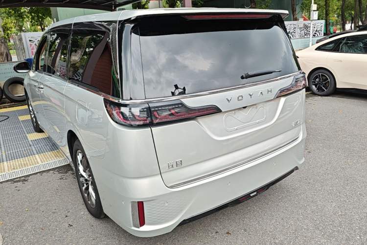 Used VOYAH Dream 2024 PHEV Ultra-Long Range Flagship Edition Rear Left 45 Deg