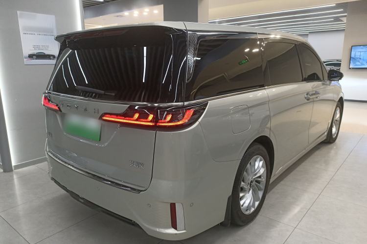 Used VOYAH Dream 2024 PHEV Extended-Range Premium Edition Rear Right 45 Deg