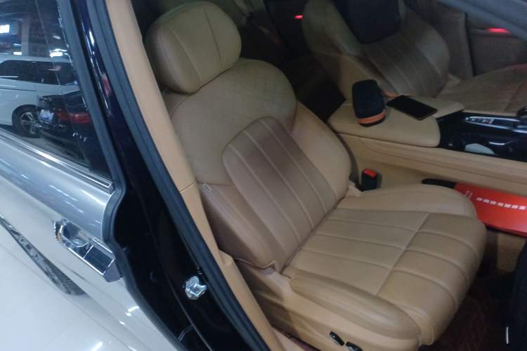 Used VOYAH Dream 2024 PHEV Extended-Range Premium Edition Right Front Seat