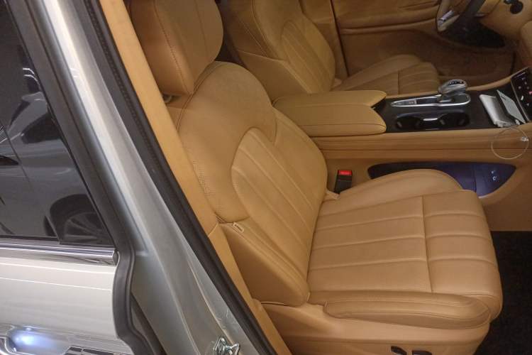 Used VOYAH Dream 2024 PHEV Extended-Range Premium Edition Right Front Seat