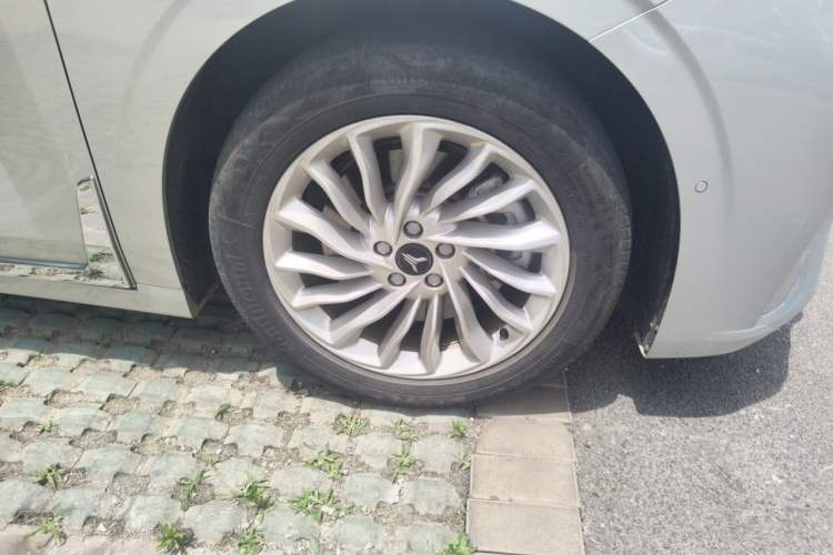 Used VOYAH Dream 2024 PHEV Extended-Range Premium Edition Right Front Wheel Hub