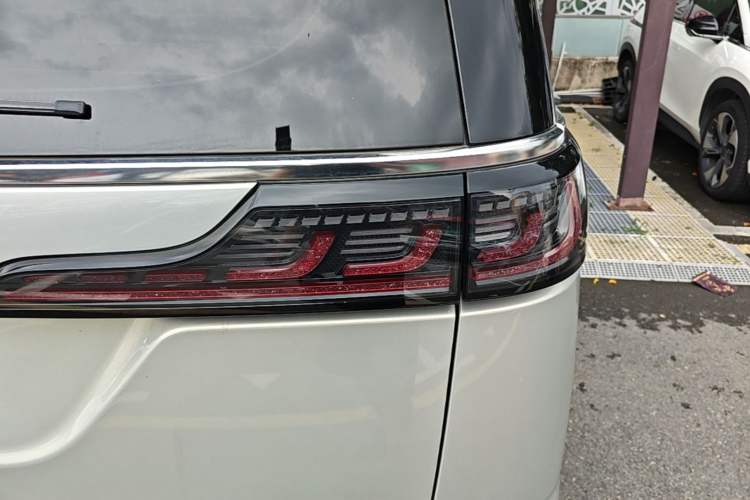 Used VOYAH Dream 2024 PHEV Ultra-Long Range Flagship Edition Right Rear Taillight