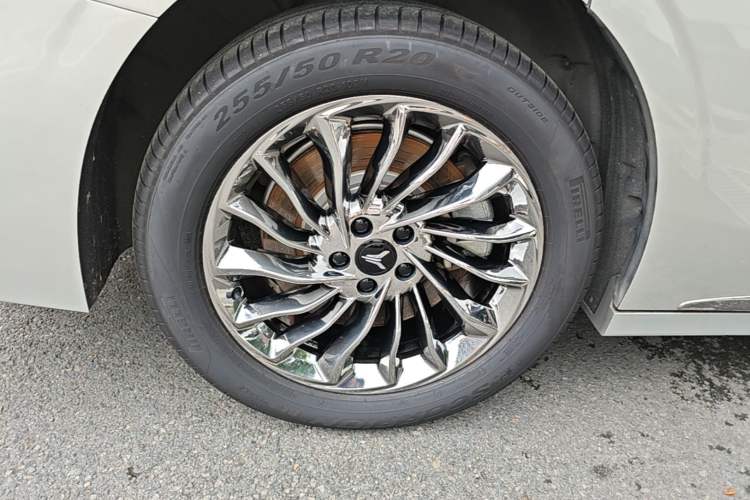 Used VOYAH Dream 2024 PHEV Ultra-Long Range Flagship Edition Right Rear Wheel Hub