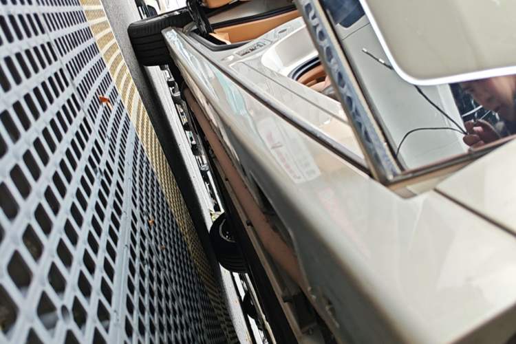 Used VOYAH Dream 2024 PHEV Ultra-Long Range Flagship Edition Right Side Sill
