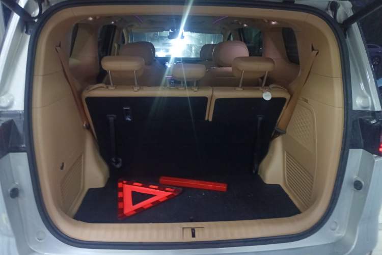 Used VOYAH Dream 2024 EV Long-Range Flagship Edition Trunk