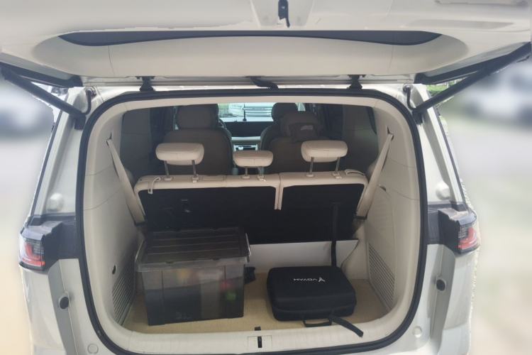 Used VOYAH Dream 2024 PHEV Extended-Range Premium Edition Trunk