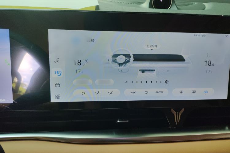 Used VOYAH Dream 2024 PHEV Extended-Range Premium Edition Audio And AC Panel