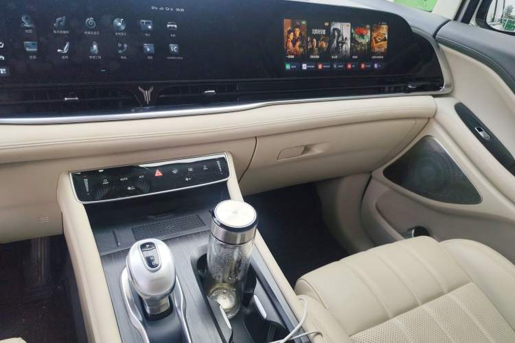 Used VOYAH Dream 2024 PHEV Extended-Range Premium Edition Audio And AC Panel