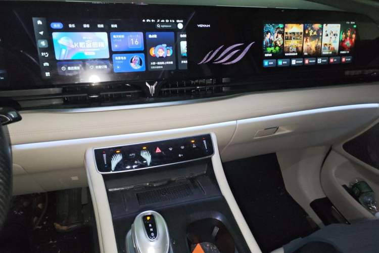 Used VOYAH Dream 2024 PHEV Extended-Range Premium Edition Audio And AC Panel
