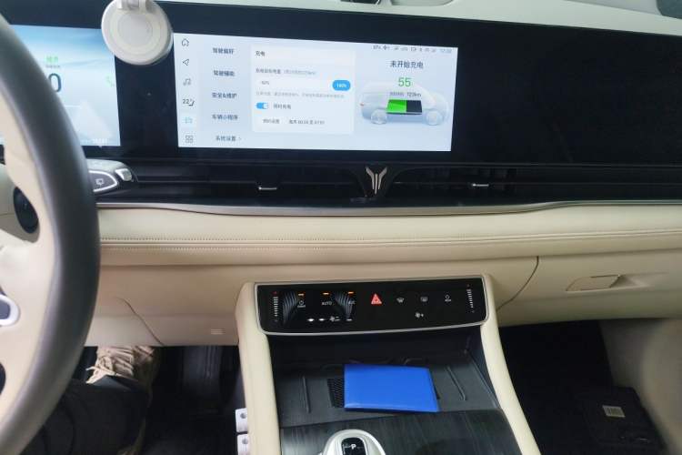 Used VOYAH Dream 2024 PHEV Extended-Range Premium Edition Audio And AC Panel