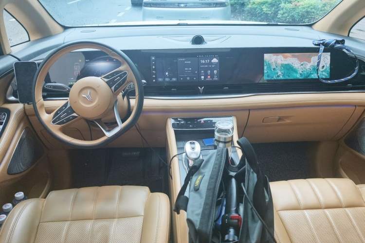 Used VOYAH Dream 2024 PHEV Extended-Range Premium Edition Center Console