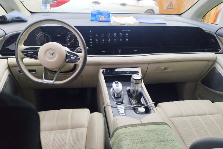 Used VOYAH Dream 2024 PHEV Extended-Range Premium Edition Center Console