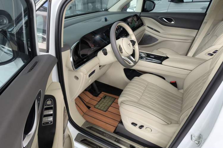Used VOYAH Dream 2024 PHEV Extended-Range Premium Edition Driver Seat
