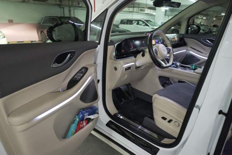 Used VOYAH Dream 2024 PHEV Extended-Range Premium Edition Driver Seat