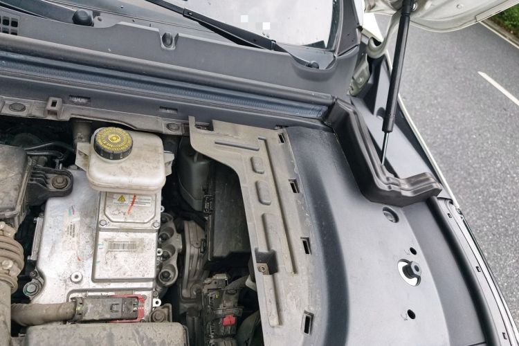 Used VOYAH Dream 2024 PHEV Extended-Range Premium Edition Engine Bay Left