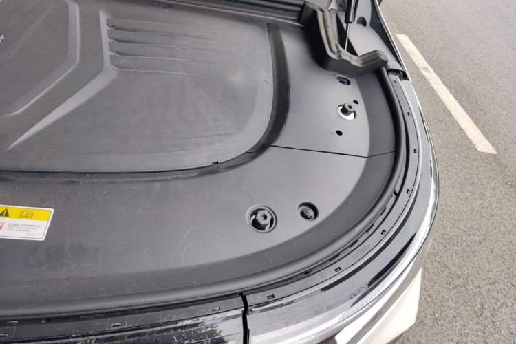 Used VOYAH Dream 2024 PHEV Extended-Range Premium Edition Engine Bay Left
