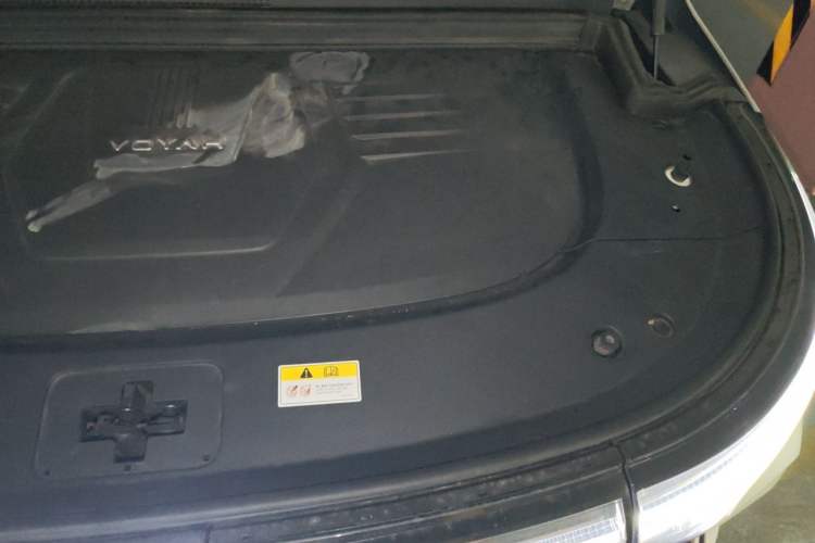 Used VOYAH Dream 2024 PHEV Extended-Range Premium Edition Engine Bay Left