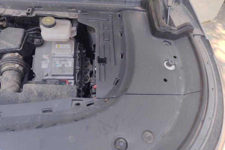 Used VOYAH Dream 2024 PHEV Ultra-Long Range Flagship Edition Engine Bay Left