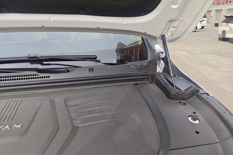 Used VOYAH Dream 2024 PHEV Ultra-Long Range Flagship Edition Engine Bay Left