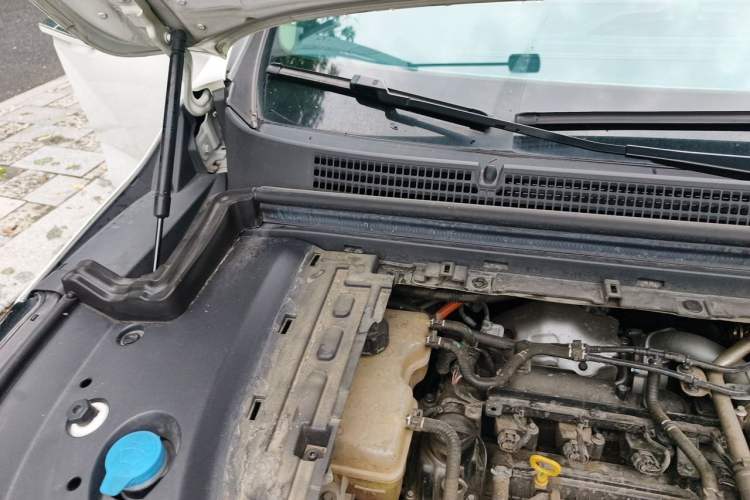 Used VOYAH Dream 2024 PHEV Extended-Range Premium Edition Engine Bay Right