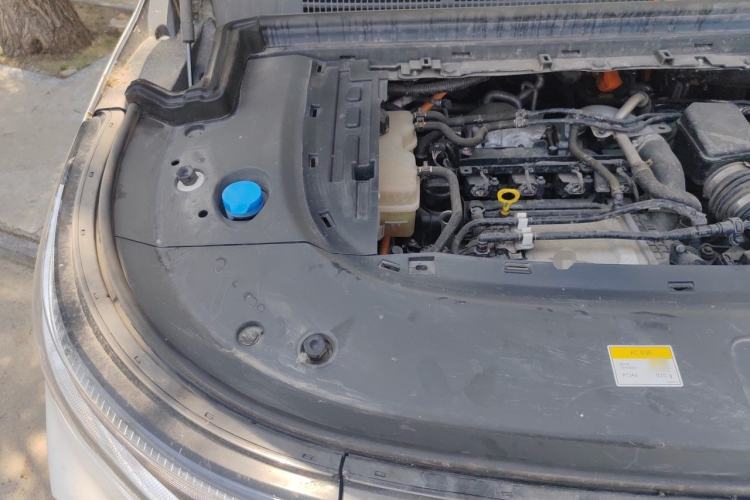 Used VOYAH Dream 2024 PHEV Ultra-Long Range Flagship Edition Engine Bay Right
