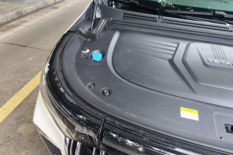 Used VOYAH Dream 2024 PHEV Extended-Range Premium Edition Engine Bay Right