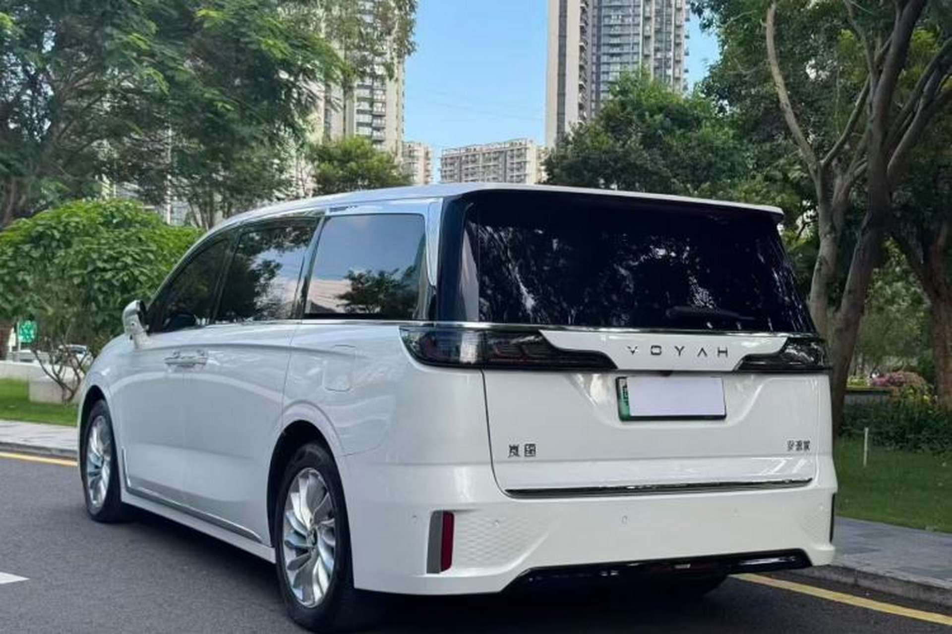 Used VOYAH Dream 2024 PHEV Extended-Range Premium Edition Exterior 3