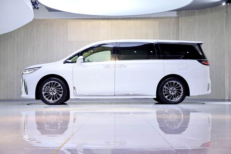 Used VOYAH Dream 2024 PHEV Ultra-Long Range Flagship Edition Exterior 3