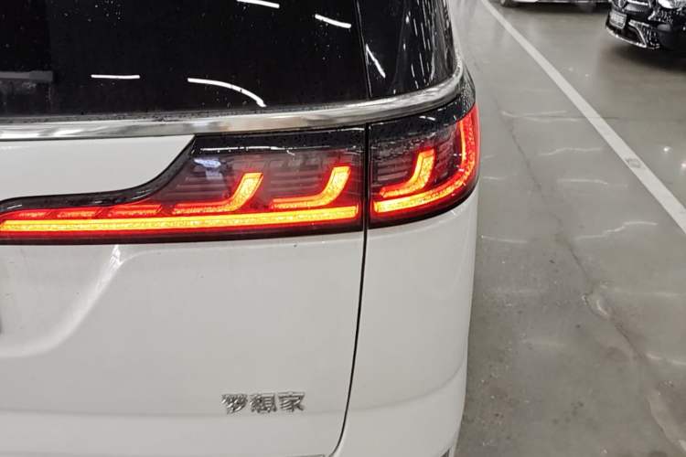 Used VOYAH Dream 2024 PHEV Ultra-Long Range Flagship Edition Exterior 3
