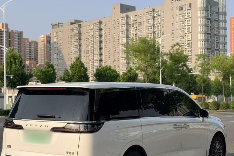 Used VOYAH Dream 2024 PHEV Ultra-Long Range Flagship Edition Exterior 5