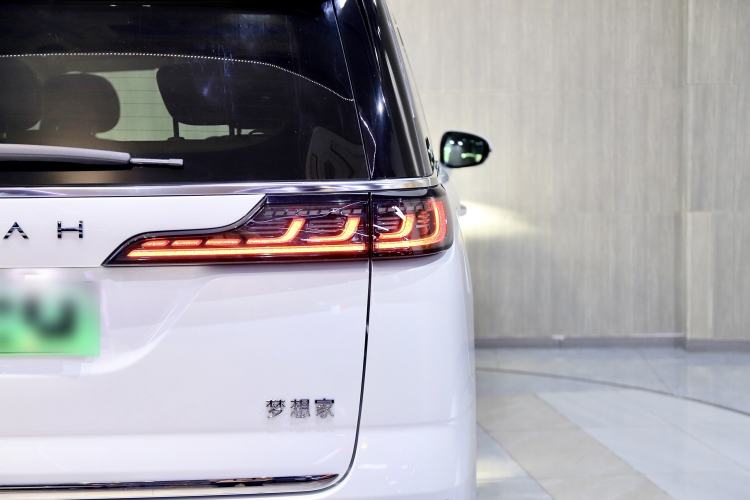 Used VOYAH Dream 2024 PHEV Ultra-Long Range Flagship Edition Exterior 5