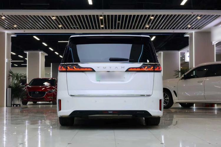 Used VOYAH Dream 2024 PHEV Ultra-Long Range Flagship Edition Exterior 5