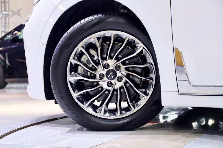 Used VOYAH Dream 2024 PHEV Ultra-Long Range Flagship Edition Exterior 6