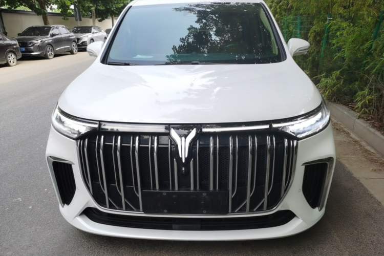 Used VOYAH Dream 2024 PHEV Ultra-Long Range Flagship Edition Front