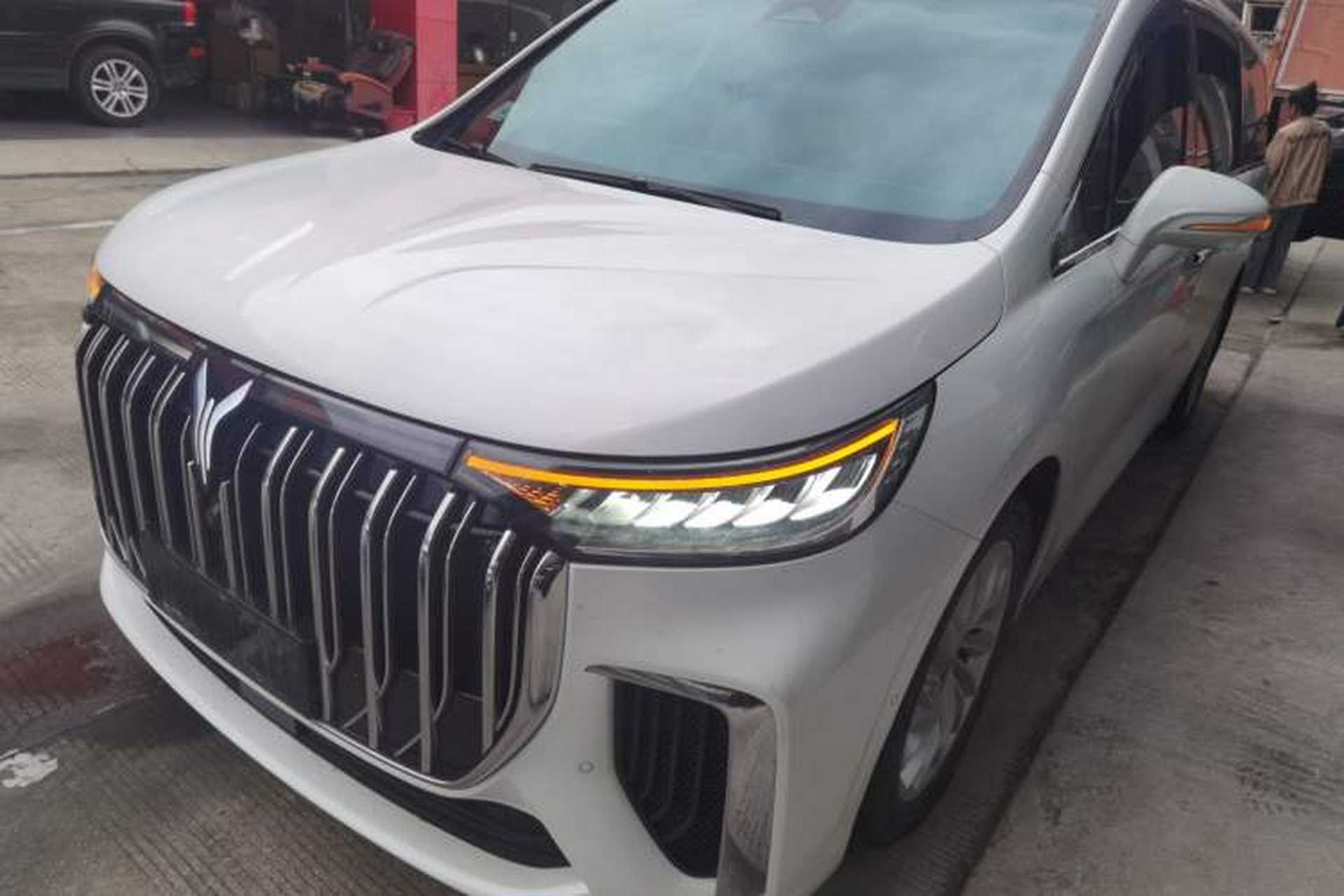 Used VOYAH Dream 2024 PHEV Extended-Range Premium Edition Front Left 45 Deg