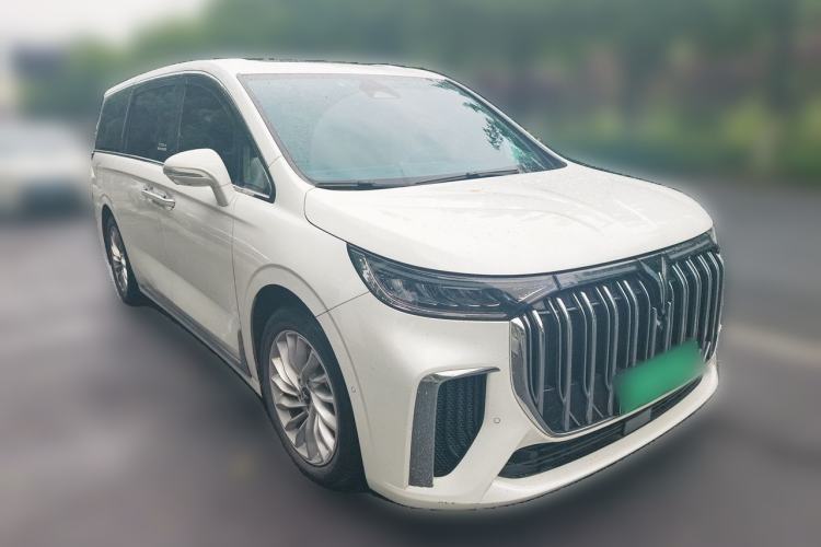 Used VOYAH Dream 2024 PHEV Extended-Range Premium Edition Front Right 45 Deg