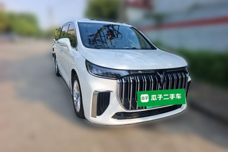 Used VOYAH Dream 2024 PHEV Extended-Range Premium Edition Front Right 45 Deg